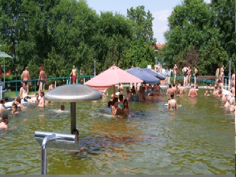 het thermaalbad in jaszszentandras Hongarije, tevens zijn er nog meer zwembaden